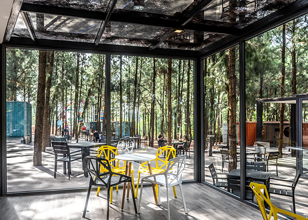 Flamingo_Đại_Lải_Resort_containerbar